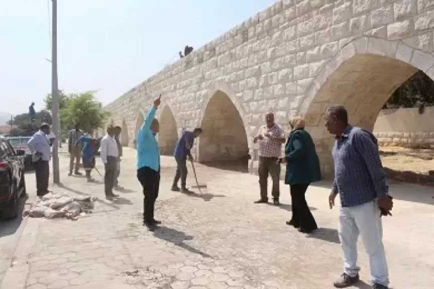 رفع مستوى النظافة بمحيط سور مجري العيون جنوب القاهرة
