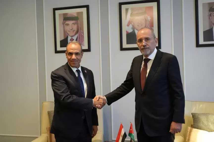 وزير الخارجية يلتقي نظيره الأردني على هامش المجلس الوزاري لجامعة الدول العربية