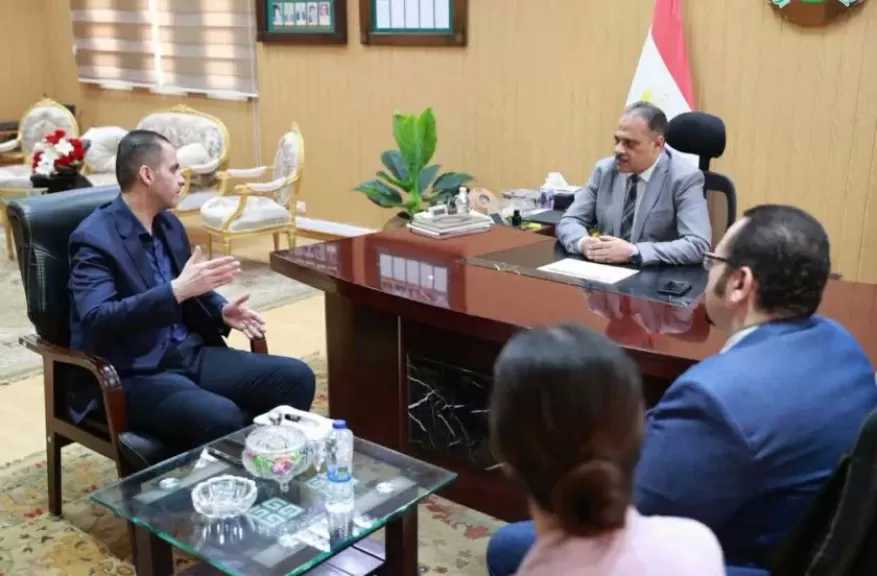 نائب وزير الصحة والسكان يبحث مع محافظ الشرقية خطط تطوير المنشآت الصحية ومتابعة المشروعات الجارية