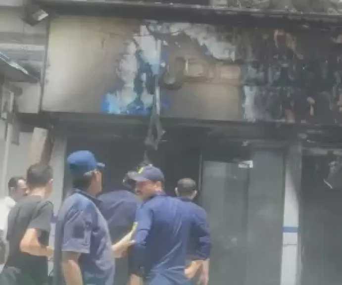 حريق ضخم بمحل هواتف محمولة في الشارع التجاري بالإسماعيلية
