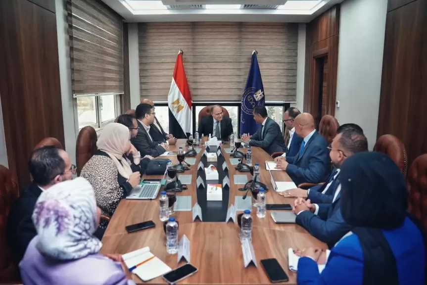 رئيس هيئة الدواء المصرية يستقبل وفد شركة جلاكسو سميثكلاين مصر لبحث توطين صناعة الدواء وتعزيز نقل التكنولوجيا