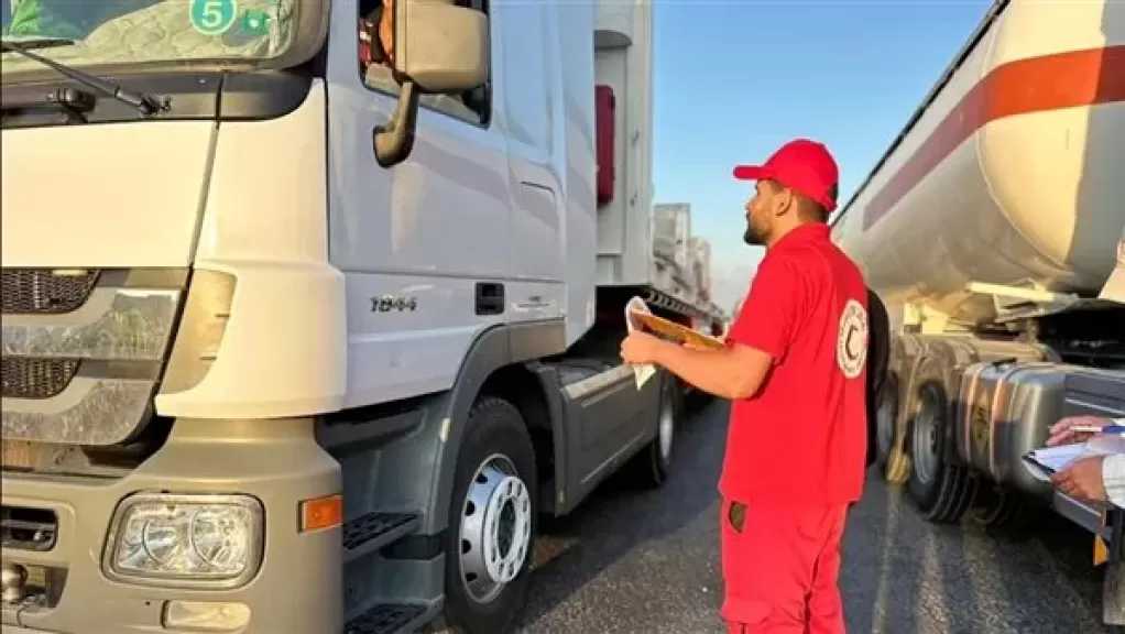 الهلال الأحمر المصري يطلق قافلة «زاد العزة 221» لدعم أهالي غزة