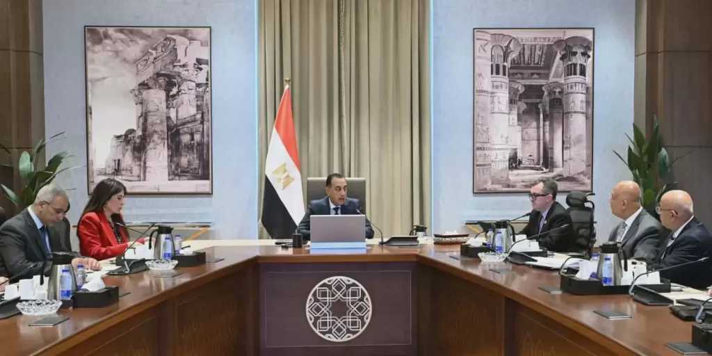 رئيس الوزراء يتابع جهود تنفيذ الخطة الاستراتيجية لتحلية مياه البحر