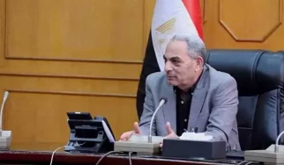 محافظ الإسماعيلية للطلاب المتفوقين في الشهادة الإعدادية: واصلوا السعي للحفاظ على التفوق