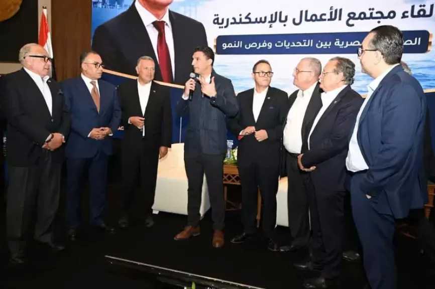 وزير الصناعة يعقد لقاءً موسعاً مع أعضاء جمعية رجال أعمال الإسكندرية.. تفاصيل