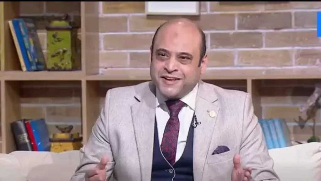 جواسيس في غرف النوم.. خبير قانوني يحذر من مخاطر الابتزاز الإلكتروني