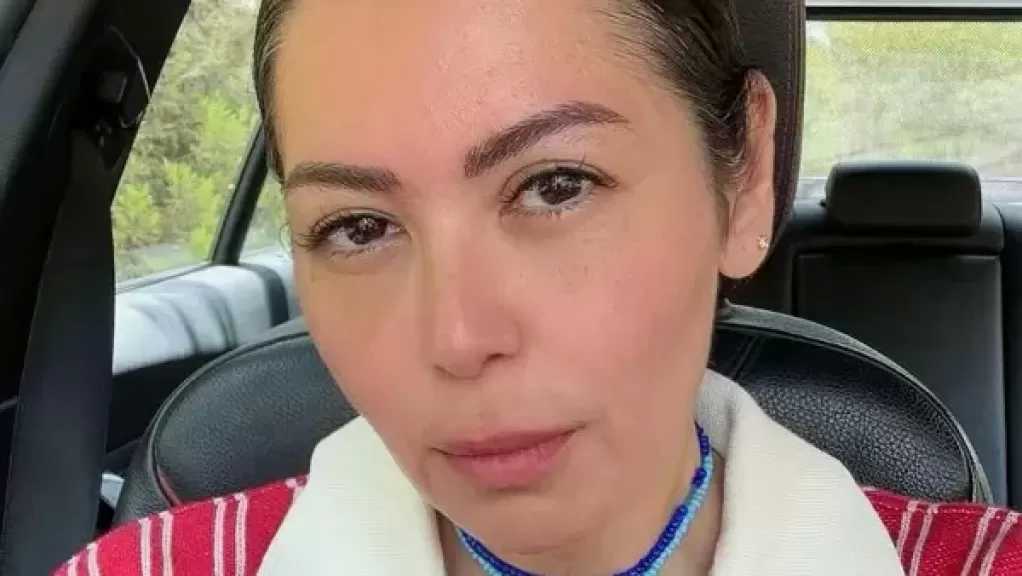 لقاء الخميسي تعلن وفاة عمتها