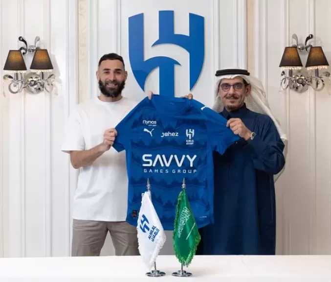 تقارير: الهلال يدرس فسخ عقد بنزيما ضمن خطة لإعادة هيكلة الفريق