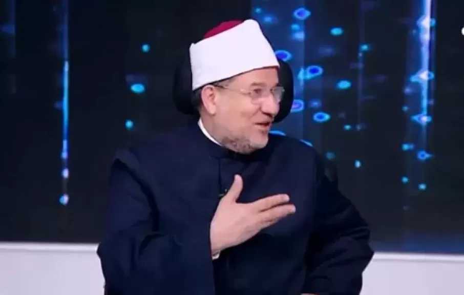 وزير الأوقاف السابق: من حفظ القرآن وعمل به أُلبس والداه تاجًا يوم القيامة أبهى من ضوء الشمس في الدنيا