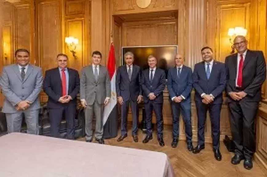 وزير السياحة يبحث مع كبار منظمي الرحلات وقيادات شركات الطيران الإيطالية زيادة الحركة الوافدة إلى مصر