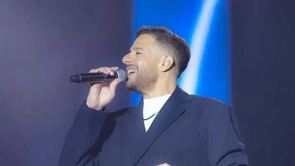 محمد حماقي يقدم 18 أغنية لايف من ألبو سمعوني
