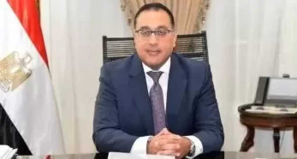 رئيس الوزراء يشيد بجهود اللجنة الطبية العليا بالمجلس في تنفيذ القوافل بالمحافظات