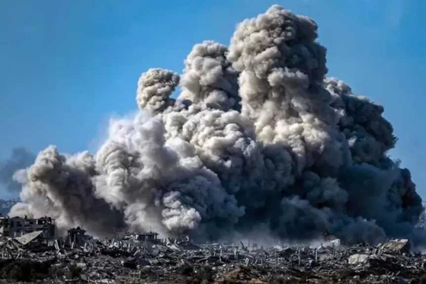 بينهم طفلة.. شهيدان و7 إصابات بغارة للاحتلال على خان يونس