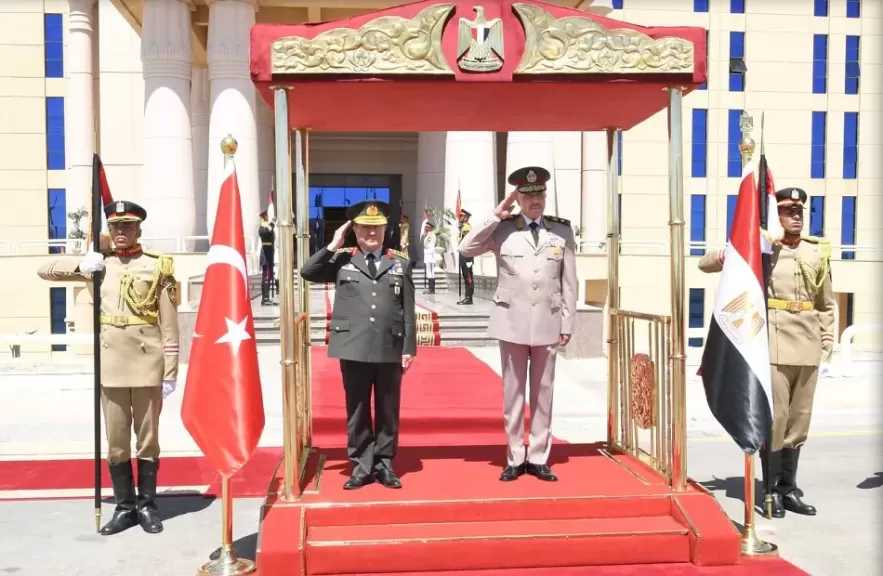 الفريق أحمد خليفة يلتقي رئيس هيئة الأركان العامة للقوات المسلحة التركية