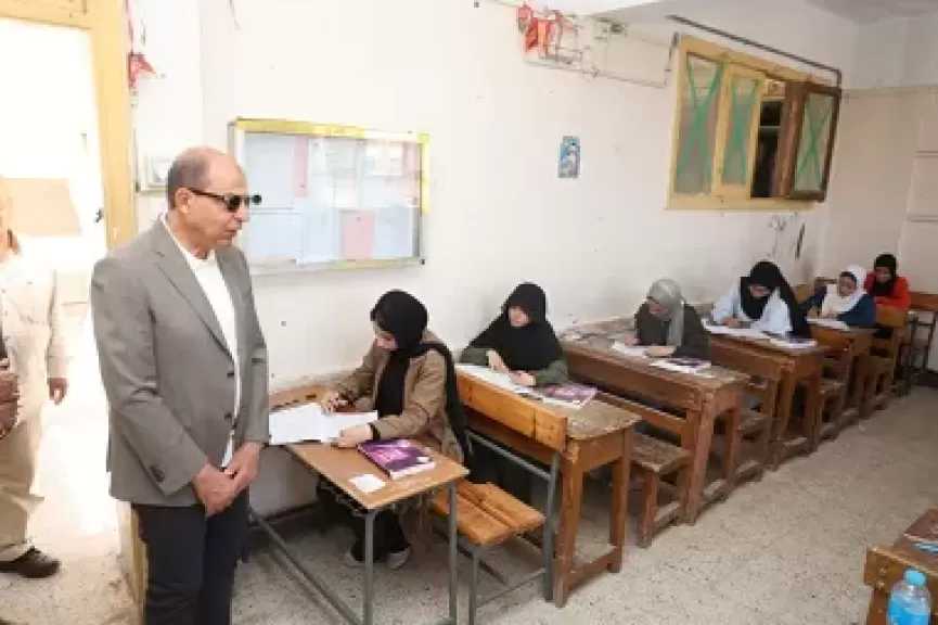 محافظ المنيا يتفقد لجان الثانوية العامة ويوجه بتوفير الأجواء المناسبة للطلاب