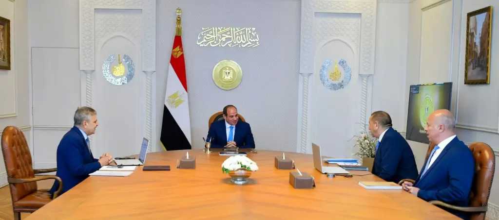 السيسي يوجه بتوطين صناعة الوحدات البحرية وتعزيز قدرات ترسانات قناة السويس وفق أعلى معايير الجودة