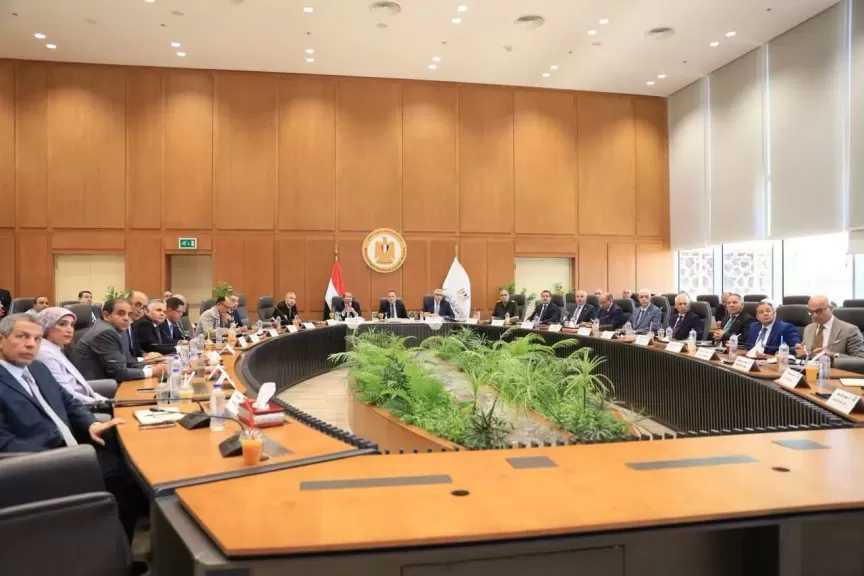 وزير التعليم العالي يوجه بـ تفعيل دور الجامعات في المبادرة الوطنية للمشروعات الخضراء الذكية