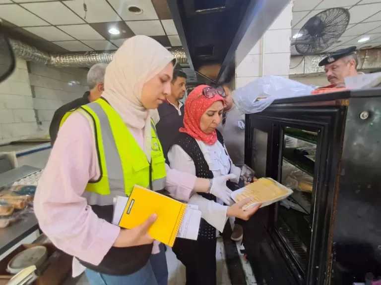 مصادرة 180 حالة إشغال وإعدام 18 كيلو جرام لحوم فاسدة في حملة ليلية بالجيزة