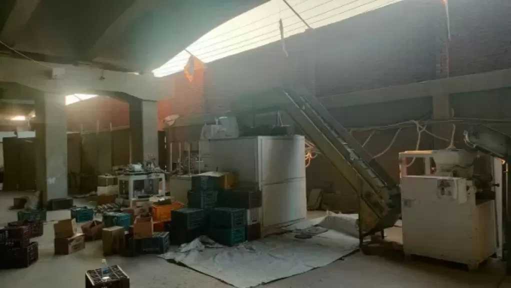 ضبط مصنع غير مرخص لتقليد أشهر العلامات التجارية في الغربية