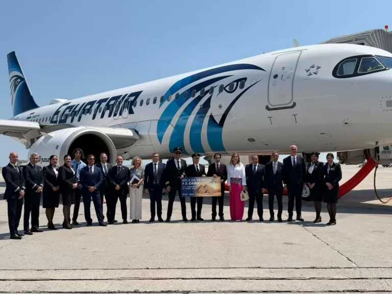 مصر للطيران تُسيّر أولى رحلاتها المباشرة إلى فينيسيا الإيطالية.. صور