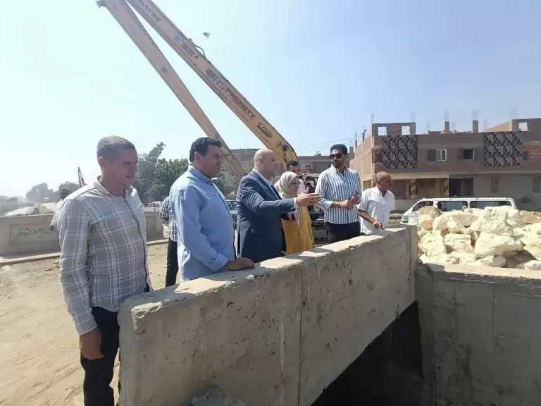 نائب محافظ الجيزة يتابع معدلات تنفيذ مشروع الصرف الصحي بقرية الرهاوي بمنشأة القناطر