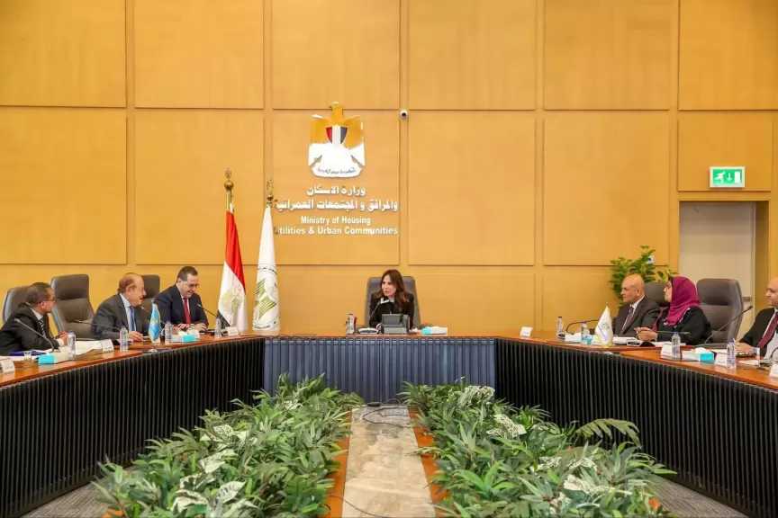 وزيرة الإسكان تلتقي ممثلي جمعية مستثمري ومجلس أمناء العاشر من رمضان لبحث سبل دعم التنمية الصناعية والاستثمارية