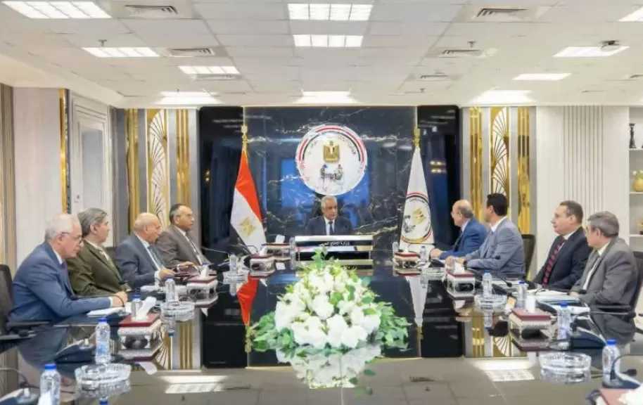 الإنتاج الحربي: الاعتماد على المنتج المحلي ركيزة لتطوير مراكز تجميع الألبان