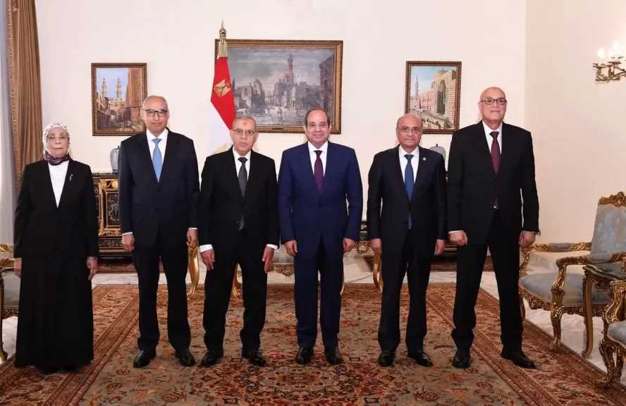 المستشارة هدى عيسى تؤدى اليمين القانونية رئيسا لهيئة النيابة الإدارية أمام الرئيس السيسي