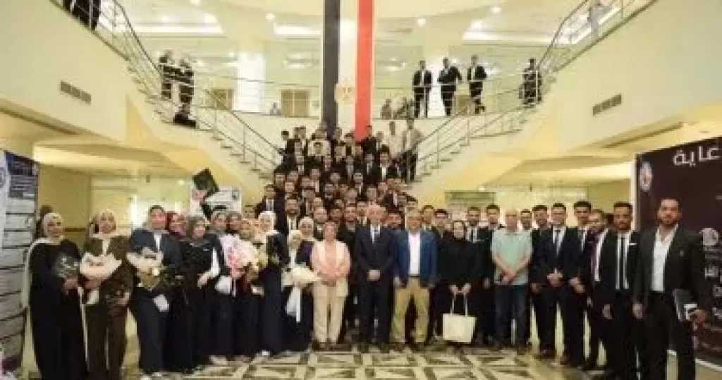 رئيس جامعة بنى سويف الأهلية يشهد مناقشة مشروعات تخرج برنامج التمريض