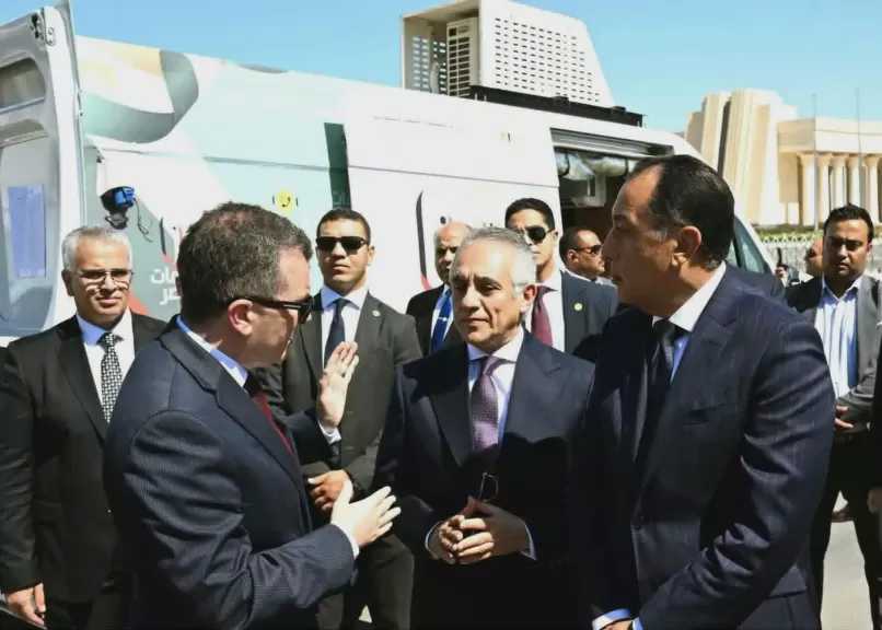 مدبولي يشهد تسليم 50 مركزا تكنولوجيًا متنقلا لوزارة العدل لتطوير خدمات الشهر العقاري والتوثيق