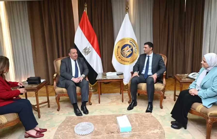 وزير الصناعة ونقيب المهندسين يبحثان آليات الاستفادة من الخبرات والكفاءات الهندسية المصرية