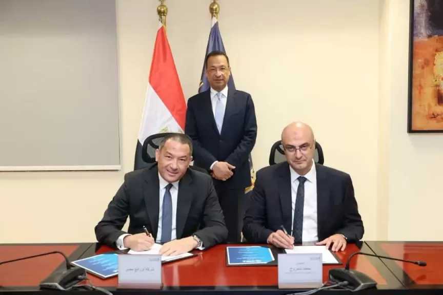 وزير الاتصالات يشهد توقيع ملاحق تراخيص الخدمتين بين الجهاز القومي لتنظيم الاتصالات وشركات المحمول الأربع العاملة بالسوق المصري
