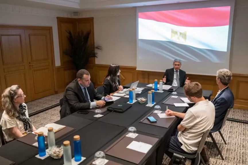 وزير السياحة والآثار يلتقي بوكالة الأنباء الفرنسية وعدد من ممثلي الصحف والمجلات المتخصصة في السياحة والسفر