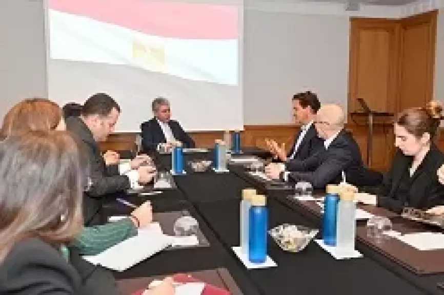 وزير السياحة يبحث مع كبار منظمي الرحلات وشركات الطيران الفرنسية سبل تعزيز الحركة الوافدة إلى مصر