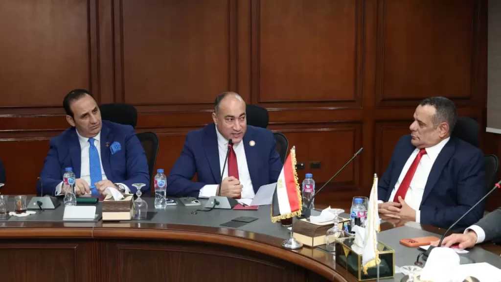 الهيئة البرلمانية لحزب حماة الوطن تلتقي محافظ الجيزة لبحث مطالب المواطنين