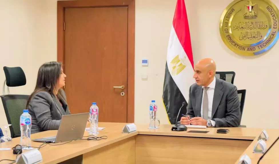 وزير التربية والتعليم يبحث مع الأمين العام للاتحاد الدولي للرياضة المدرسية تعزيز التعاون واستضافة البطولات الدولية