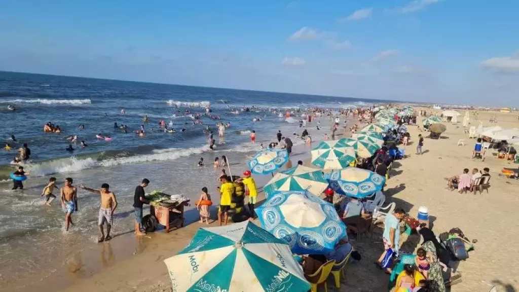 محافظ كفر الشيخ يكلف برفع درجة الاستعداد لتقديم أفضل الخدمات للمصطافين في بلطيم