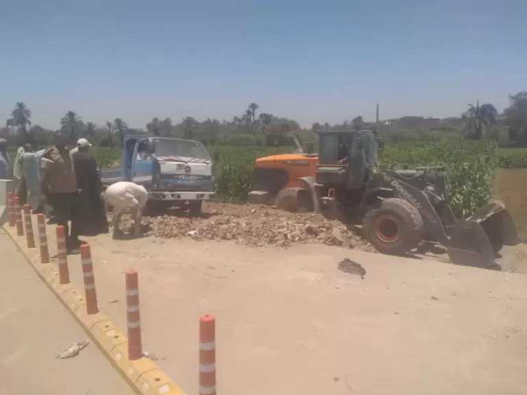محافظ سوهاج: إنشاء مطلع ومنزل لقرية النغاميش على محور دار السلام لتسهيل حركة المواطنين