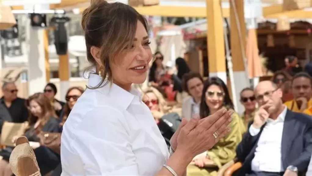 بعد الفوز على أستراليا.. ليلى علوي تطلق الزغاريد احتفالًا بمنتخب مصر