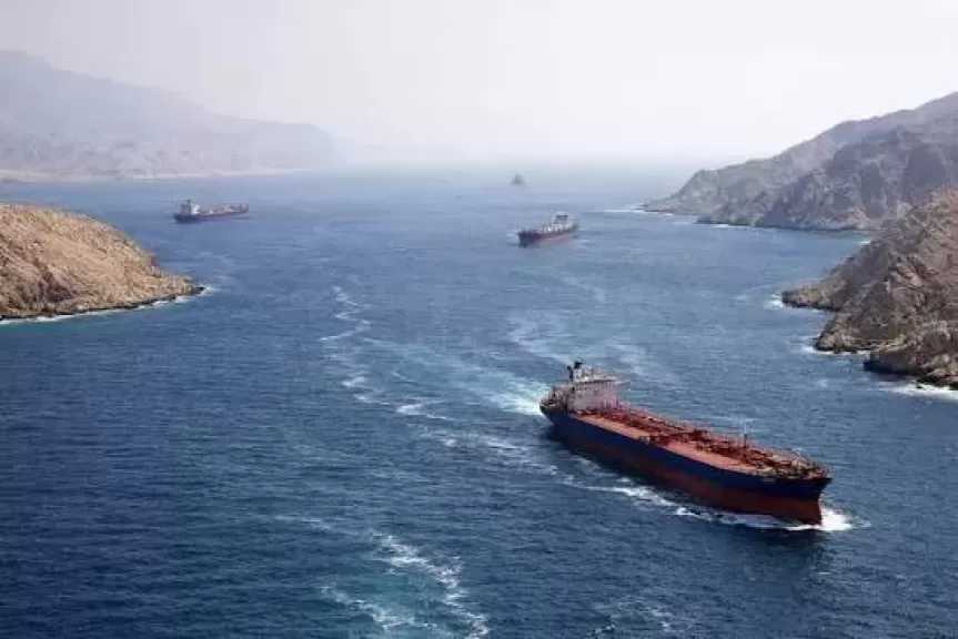 طهران تحذر: أي تحرك عسكري في مضيق هرمز سيواجه موقفا حازما