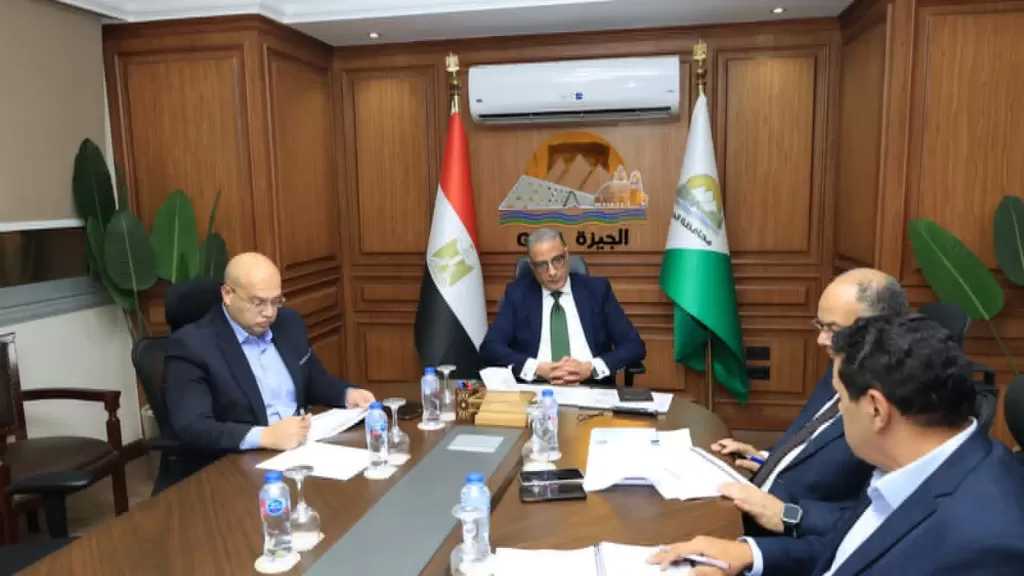 محافظ الجيزة يتابع أداء مركز ومدينة منشأة القناطر.. ويوجه بتسريع إنجاز ملفات التصالح وتقنين الأراضي