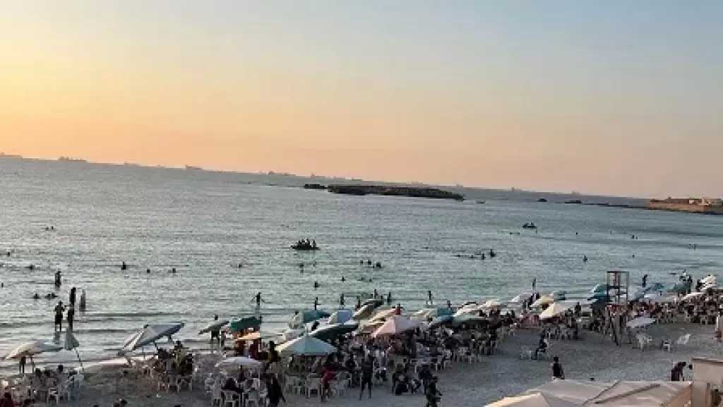 رحلات اليوم الواحد تنعش السياحة الشاطئية بالإسكندرية خلال الإجازات