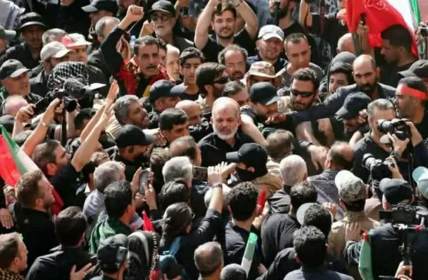 الظهور العلني الثاني.. قائد الحرس الثوري الإيراني يشارك في صلاة الجنازة على خامنئي