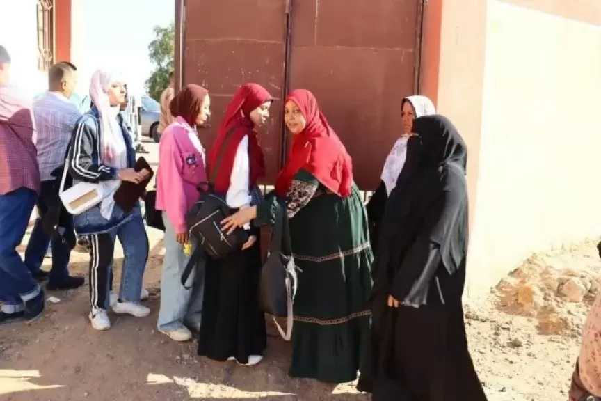 الوادي الجديد.. 2012 طالبا وطالبة يؤدون امتحان اللغة الإنجليزية بالثانوية العامة