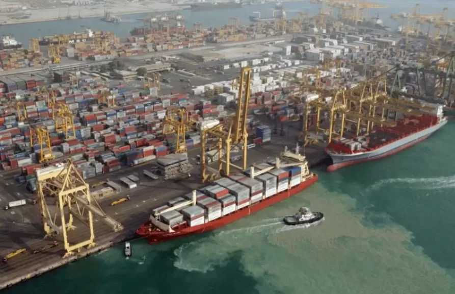 إيران تعلن استئناف التجارة البحرية مع قطر عبر ميناء الرويس
