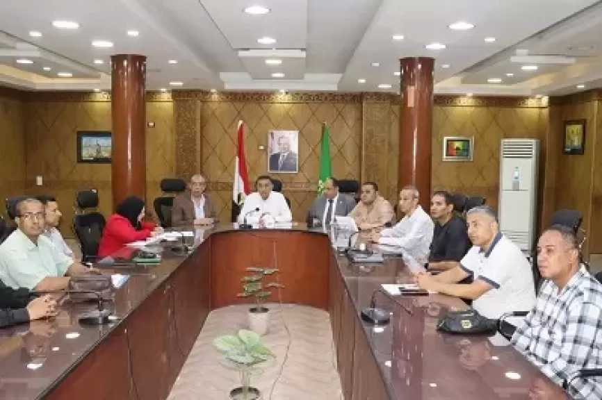 محافظ القليوبية يطمئن على سير امتحانات الثانوية العامة من داخل غرفة العمليات