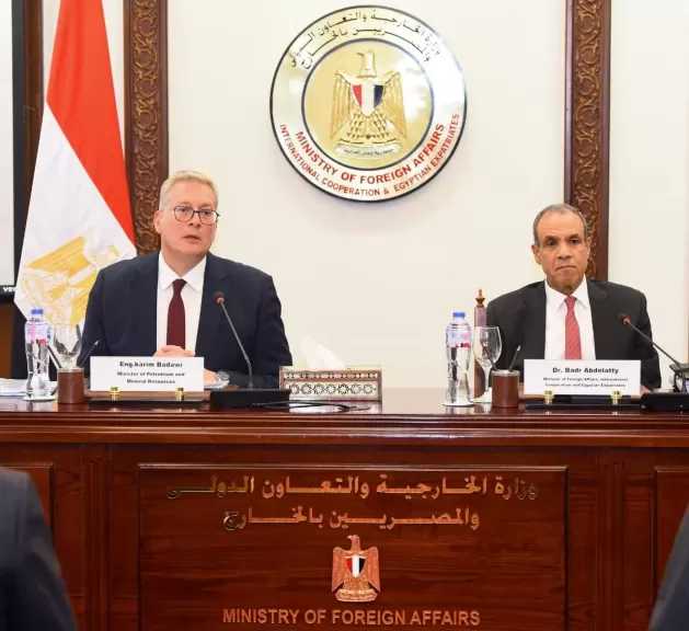 وزيرا الخارجية والبترول يعقدان جلسة إحاطة لممثلي السفارات الأجنبية في مصر