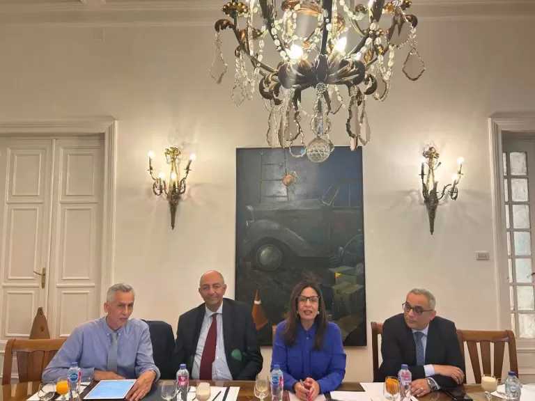 وزيرة الثقافة تبحث مع السفير الهندي سبل تعزيز التعاون الثقافي