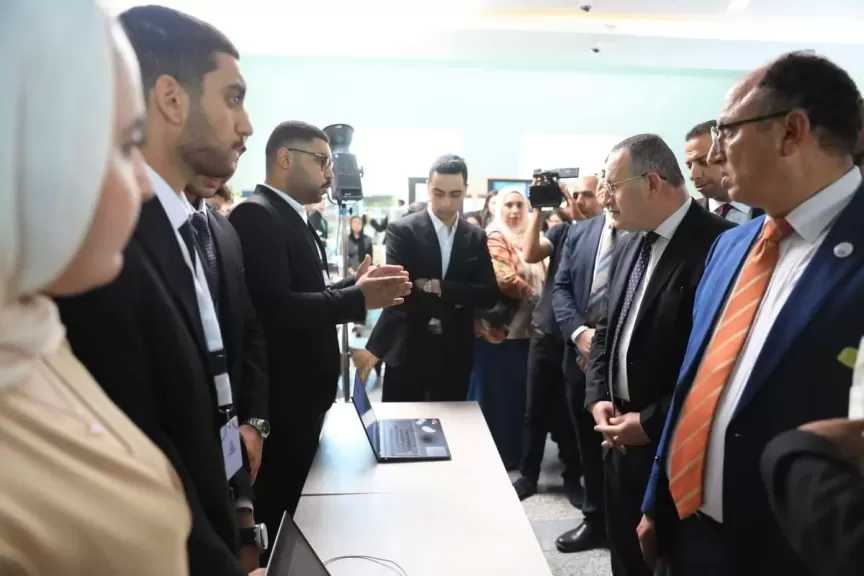 وزير التعليم العالي يتفقد جامعة حلوان الأهلية ويشهد إطلاق منصة ”حلوان بلس جونيور” والموقع الإلكتروني الرسمي للجامعة