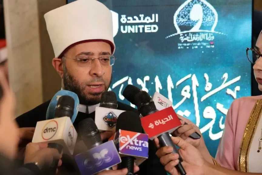 وزير الأوقاف يشيد بالدكتورة آمال إسماعيل لإحرازها الدكتوراة في سن 83